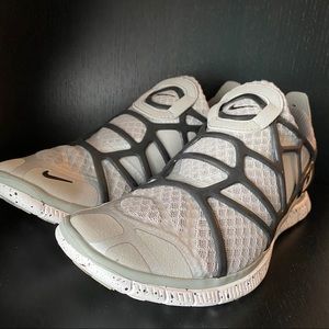 Nike NWOT Men's Free Run Laceless Sneakers